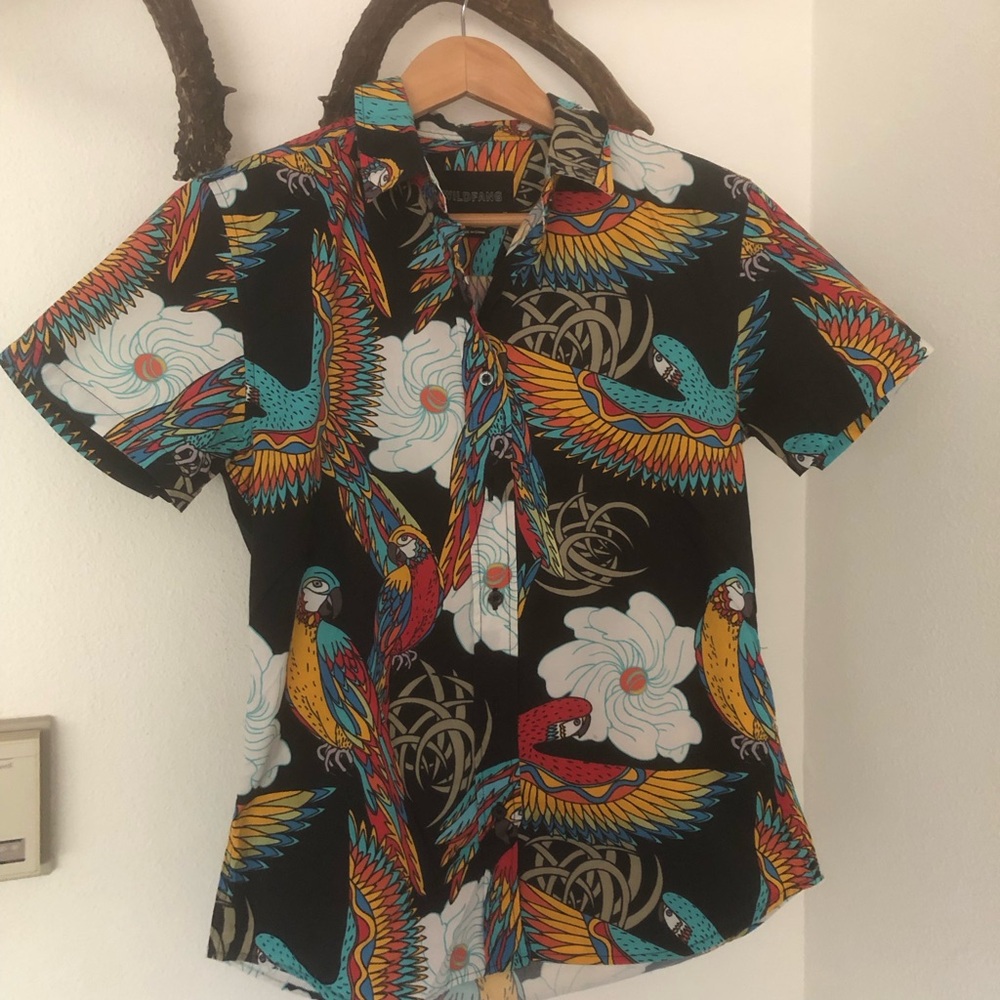 Wildfang Short Sleeve Button Down Parrot Print Shirt with Teal, Yellow, Red